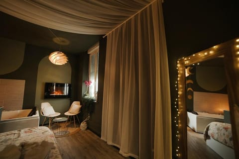 Bliss insolite Jacuzzi privée 5 min centre ville Apartment in Mulhouse