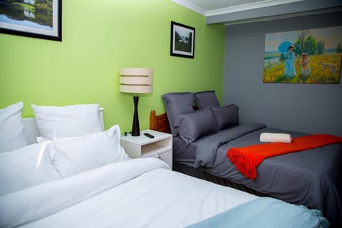 Room in Guest room - Annex Lodge Ndabeni Alojamiento y desayuno in Cape Town