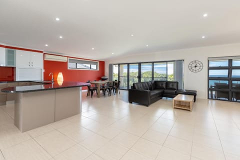 Burgess Beach 1, 41 Burgess Road, Forster Condo in Forster
