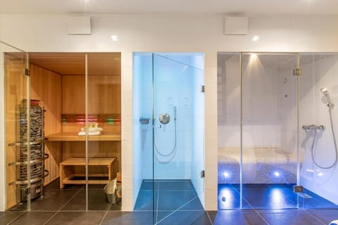 Sauna, Steam room, Bathroom, Spa and wellness centre/facilities