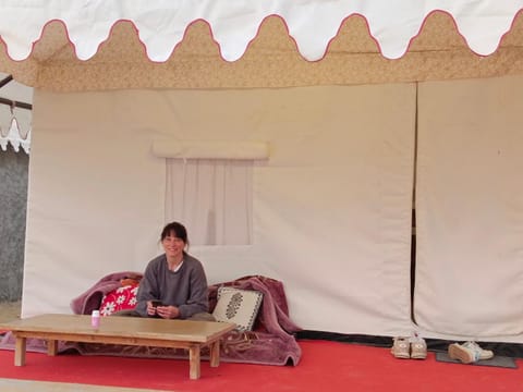 People, Living room, Seating area, group of guests