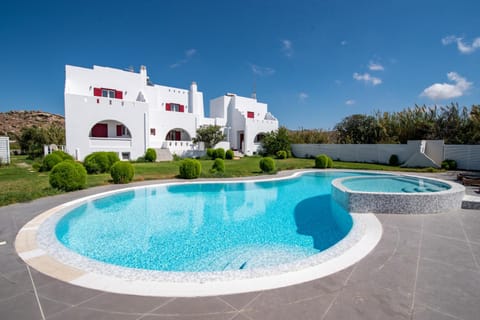 Property building, Garden view, Pool view