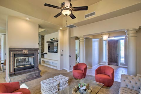 Elegant Fountain Hills Home with Fire Pit and Mtn View Haus in Fountain Hills