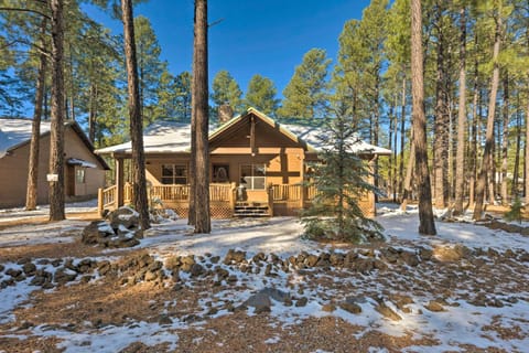 Spacious Pinetop Country Club Cabin with Deck! Casa in Pinetop-Lakeside