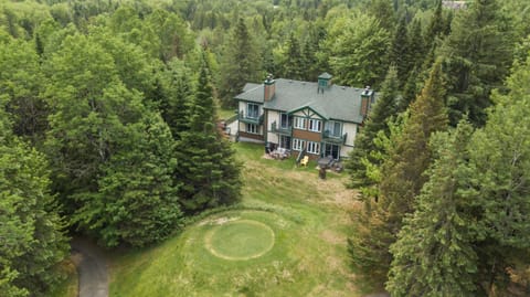 Townhouse On The Golf W Pool Access -aiglon 1748 House in Mont-Tremblant