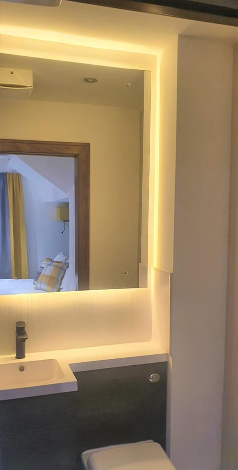 Bath Road En Suite Rooms Condo in Swindon