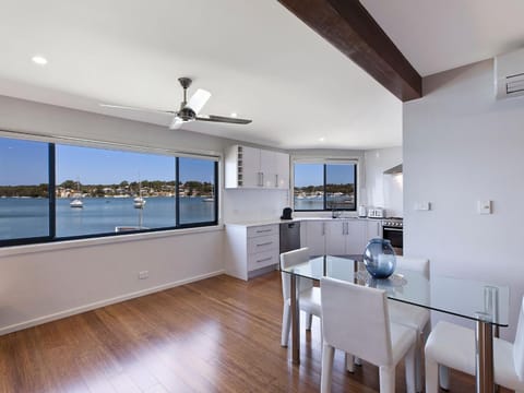 Waterfront Relaxation House in Lake Macquarie