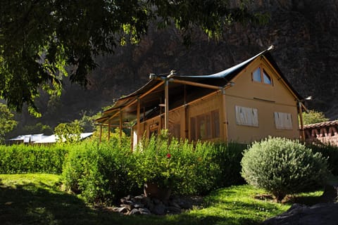 View (from property/room), Balcony/Terrace, Seating area, Mountain view