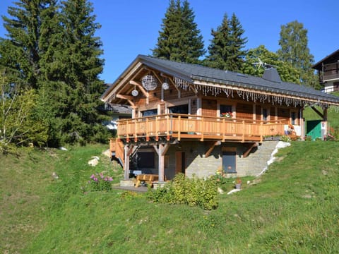 Charmant appart. montagne, près des pistes, 6 pers, parking, WiFi inclus - FR-1-505-106 Apartment in Notre-Dame-de-Bellecombe