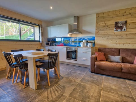 Charmant appart. montagne, près des pistes, 6 pers, parking, WiFi inclus - FR-1-505-106 Apartment in Notre-Dame-de-Bellecombe