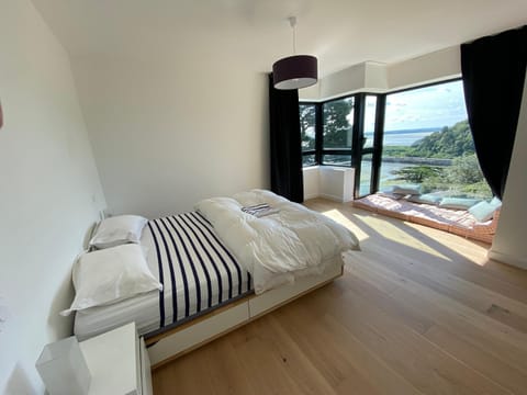 Bed, Photo of the whole room, Mountain view, Sea view