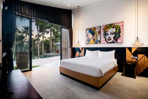 Bed, Photo of the whole room, Decorative detail, Bedroom, Pool view