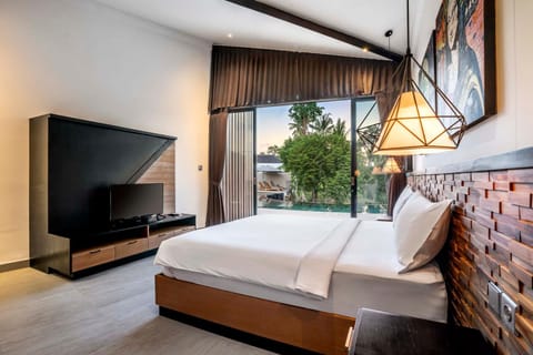 Bed, TV and multimedia, Bedroom, Pool view