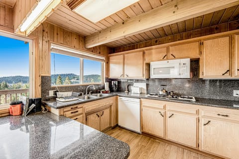 Scenic Solitude Casa in Lake Arrowhead