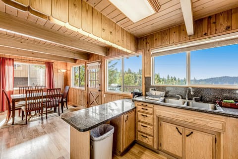 Scenic Solitude Maison in Lake Arrowhead