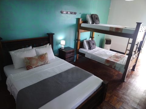 Lajuela BnB & Hostel Bed and Breakfast in Alajuela