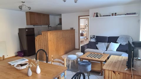 Briançon-Serre Chevalier - Apt 3 pièces - 4 à 6 couchages - Au calme-Jardin mis à dispo Apartment in Briançon