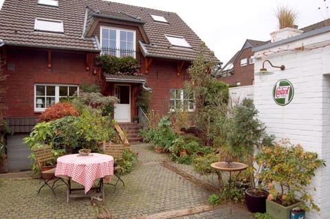 Haus Rothenstein, ruhige FeWo, ca. 10 min. zu Messe und Flughafen Apartment in Krefeld