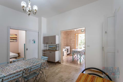 Dining area, kitchen