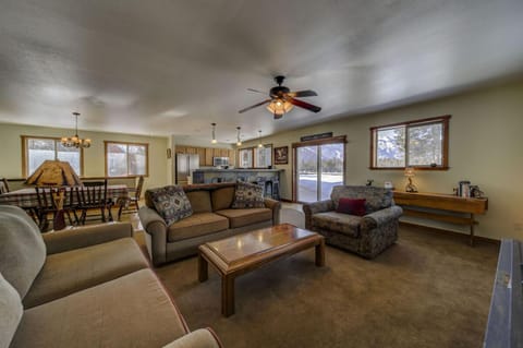 Lakefront Escape by Casago McCall - Donerightmanagement Casa in Valley County