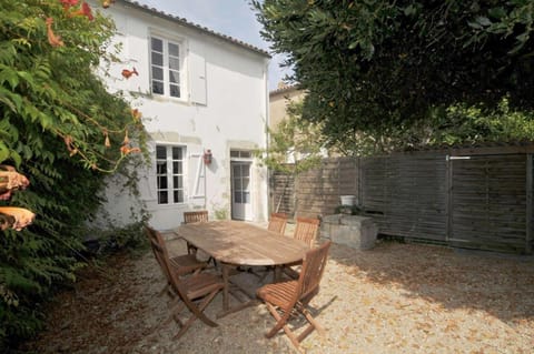 Property building, Patio, Garden, Dining area, Garden view