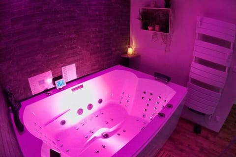 Hot Tub, Spa and wellness centre/facilities, Spa and wellness centre/facilities