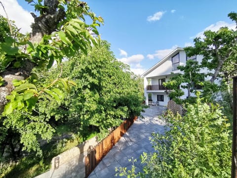 Property building, Facade/entrance, Garden