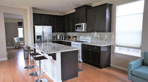 Modern Luxury Living, relax and enjoy your stay! House in Rancho Cordova
