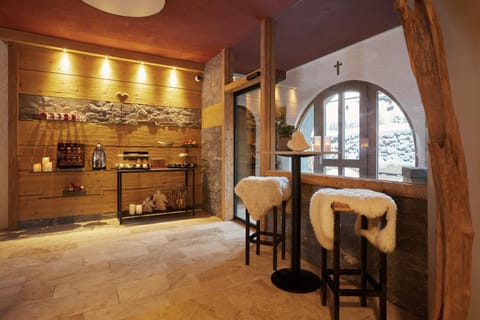 Lobby or reception, Food and drinks, Decorative detail