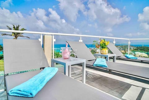 V5 Between sky and sea, Caribbean magical view House in Sint Maarten