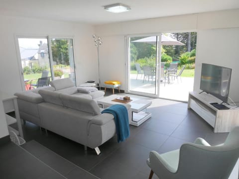 Comfortable holiday home with partial sea views, Douarnenez-Tréboul Casa in Douarnenez
