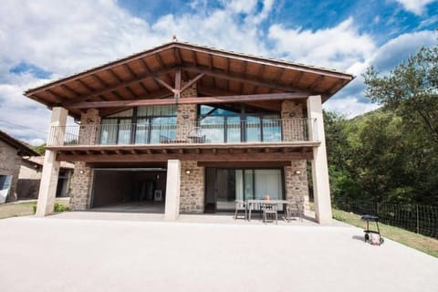 La Cabanya Planella House in Garrotxa