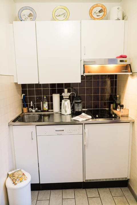 Coffee/tea facilities, Kitchen or kitchenette, Communal kitchen