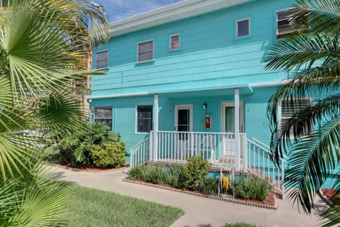Cute One Bedroom at The Coral Resort apts Condo in Clearwater Beach