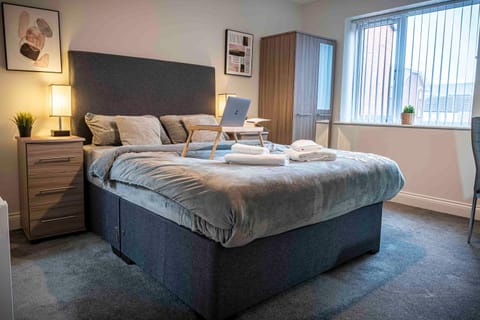 1 Bed House at Velvet Serviced Accommodation Swansea with Free Parking & WiFi - SA1 Bed and Breakfast in Swansea