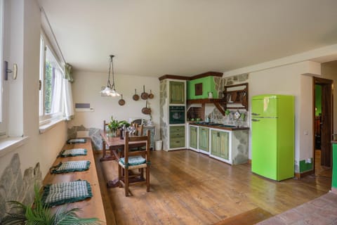 Kitchen or kitchenette, Dining area, dishwasher, oven, stove