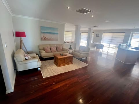 Wagon Holiday Home House in Busselton