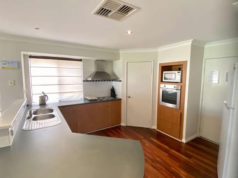 Wagon Holiday Home House in Busselton