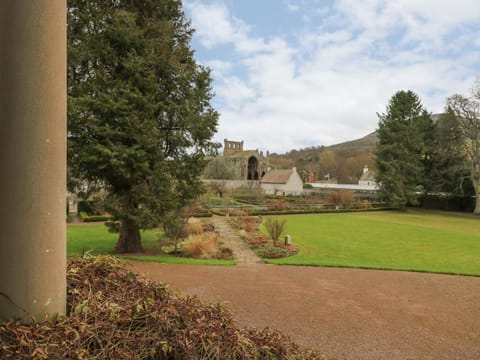 Harmony House - Harmony Gardens House in England