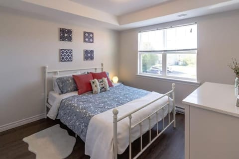 Newly Renovated Modern Condo Near Hospital, UNB Patio & Parking Coffee Casa in Saint John