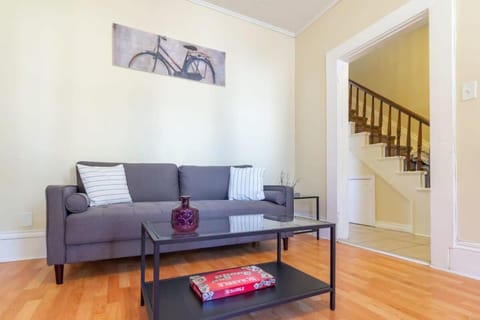 Cozy 3-Bdrm for the family, in Uptown Saint John Parking Coffee House in Saint John