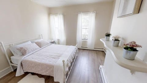 Cozy 3-Bdrm for the family, in Uptown Saint John Parking Coffee Maison in Saint John