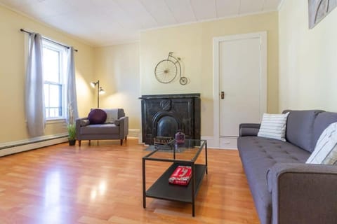 Cozy 3-Bdrm for the family, in Uptown Saint John Parking Coffee House in Saint John