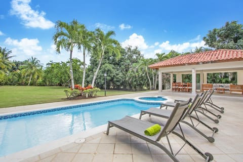 Garden view, Pool view, Swimming pool, sunbed