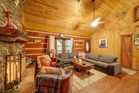 Gorgeous Boone Area Cabin with 2 Decks and Fireplaces! House in Watauga