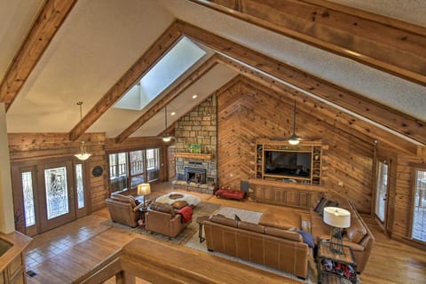 Hilltop Hot Springs Log Cabin with Hot Tub and Grill! Maison in Piney