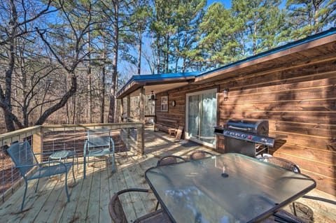 Updated Cabin with Fire Pit 2 Mi to UTV and Hike Maison in Oklahoma