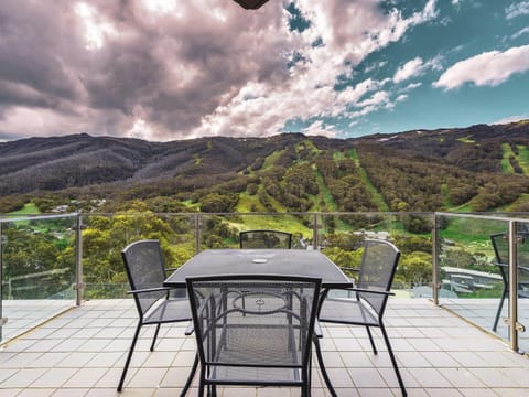 Balcony/Terrace, Mountain view