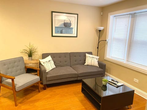 Entire Modern 2 Bedroom Apartment Apartment in Chicago