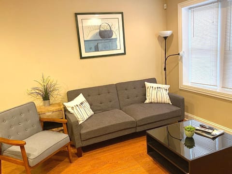 Entire Modern 2 Bedroom Apartment Apartment in Chicago